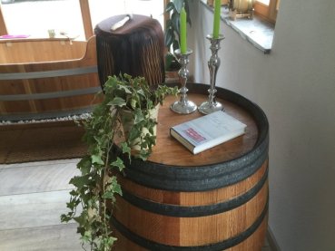Preview: Fasstisch Weinfass als Stehtisch Eichenfass gebraucht, Tischfass Holzfass aufbereitet und mit Naturöl versiegelt
